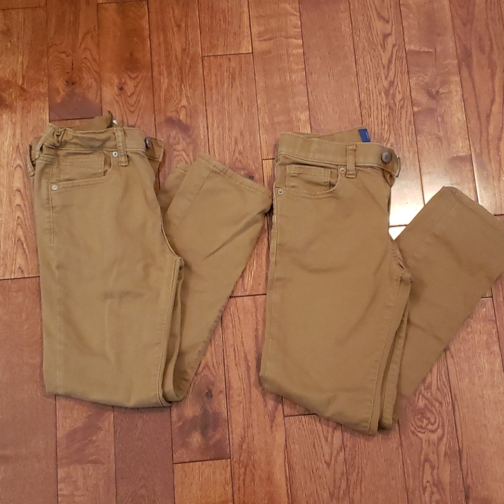 Old Navy Boys Karate Khaki pants size 10 (2 pair)